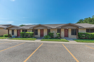 Eagles Landing in Beeville, TX - Foto de edificio - Building Photo