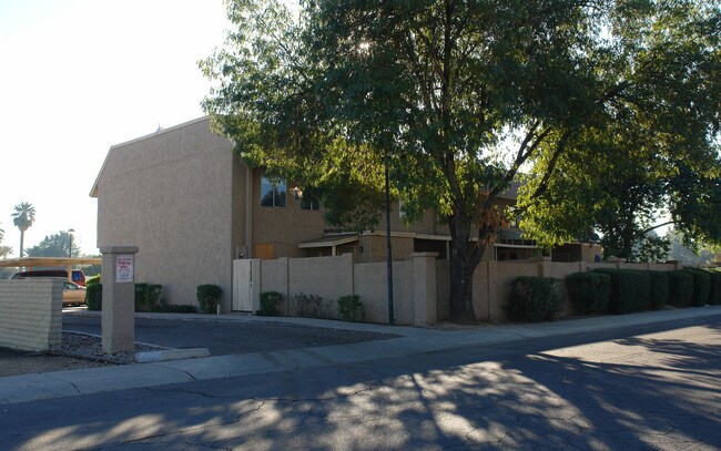 5811-5827 N 59th Ave in Glendale, AZ - Building Photo - Building Photo