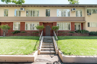 1900 Huntington Dr in South Pasadena, CA - Building Photo - Building Photo