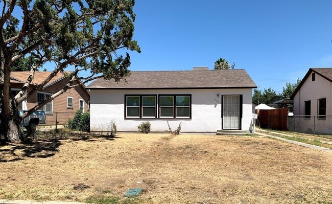 property at 1924 Lake St