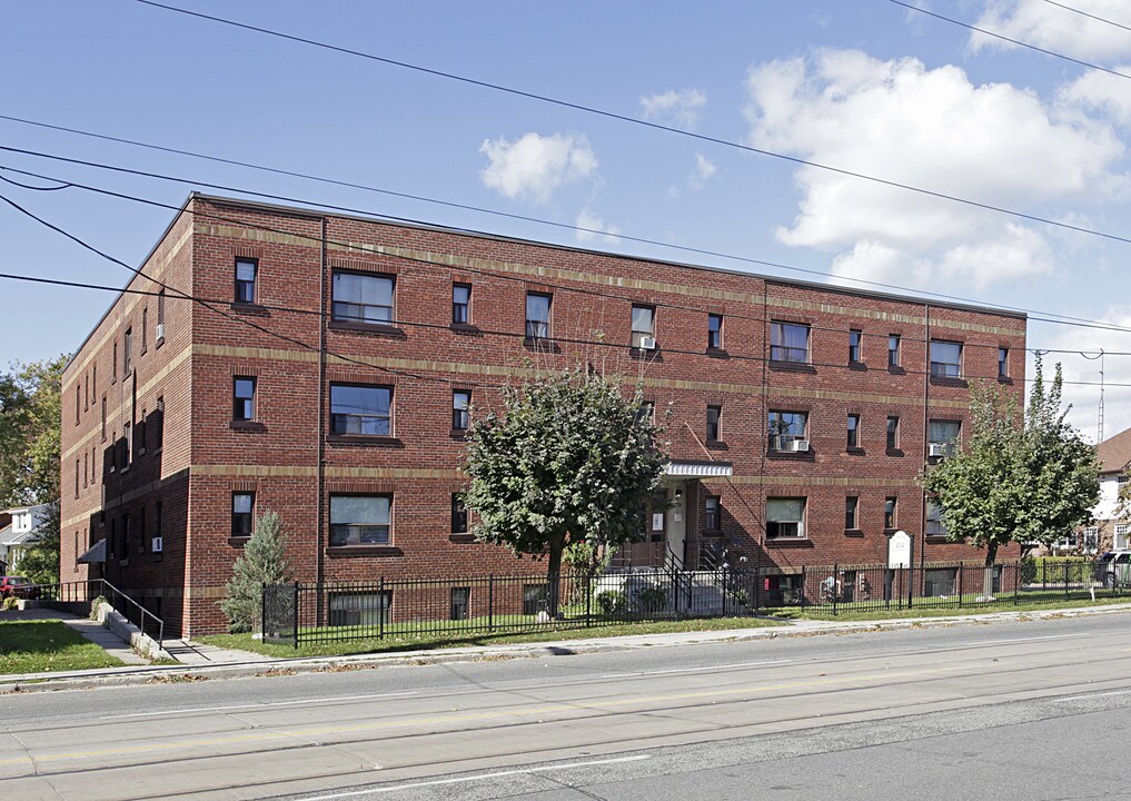 Edgewater in Toronto, ON - Building Photo