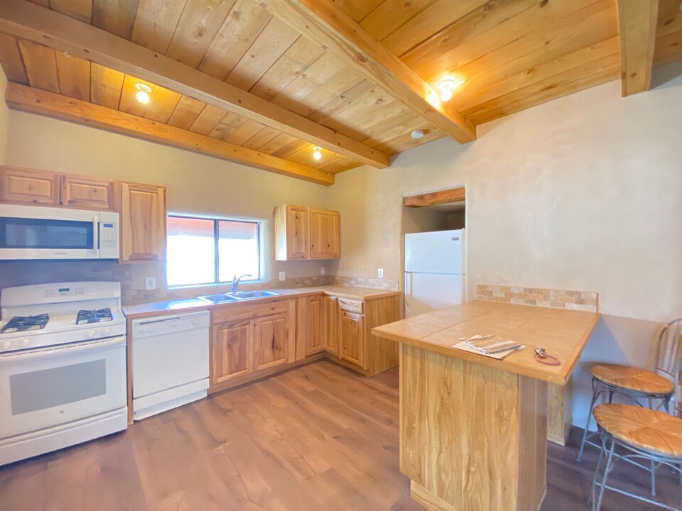 645 W San Francisco St in Santa Fe, NM - Building Photo