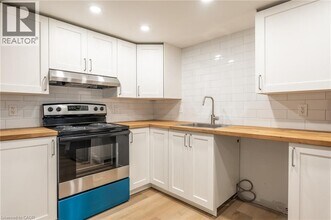 229 W 33rd St in Hamilton, ON - Building Photo - Building Photo