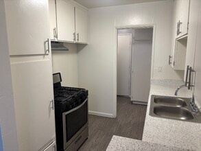 6711 Yucca St in Los Angeles, CA - Building Photo - Building Photo