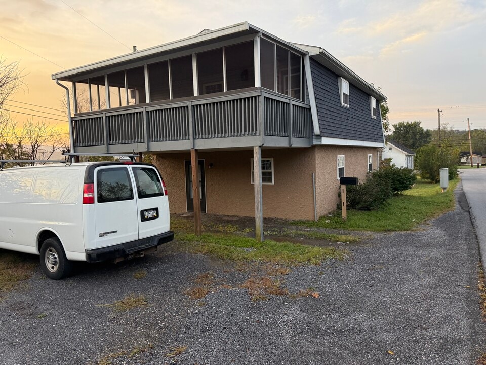 104 Zimmerman Ln in Duncansville, PA - Foto de edificio