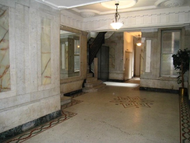 3621-3629 Broadway in New York, NY - Building Photo - Lobby