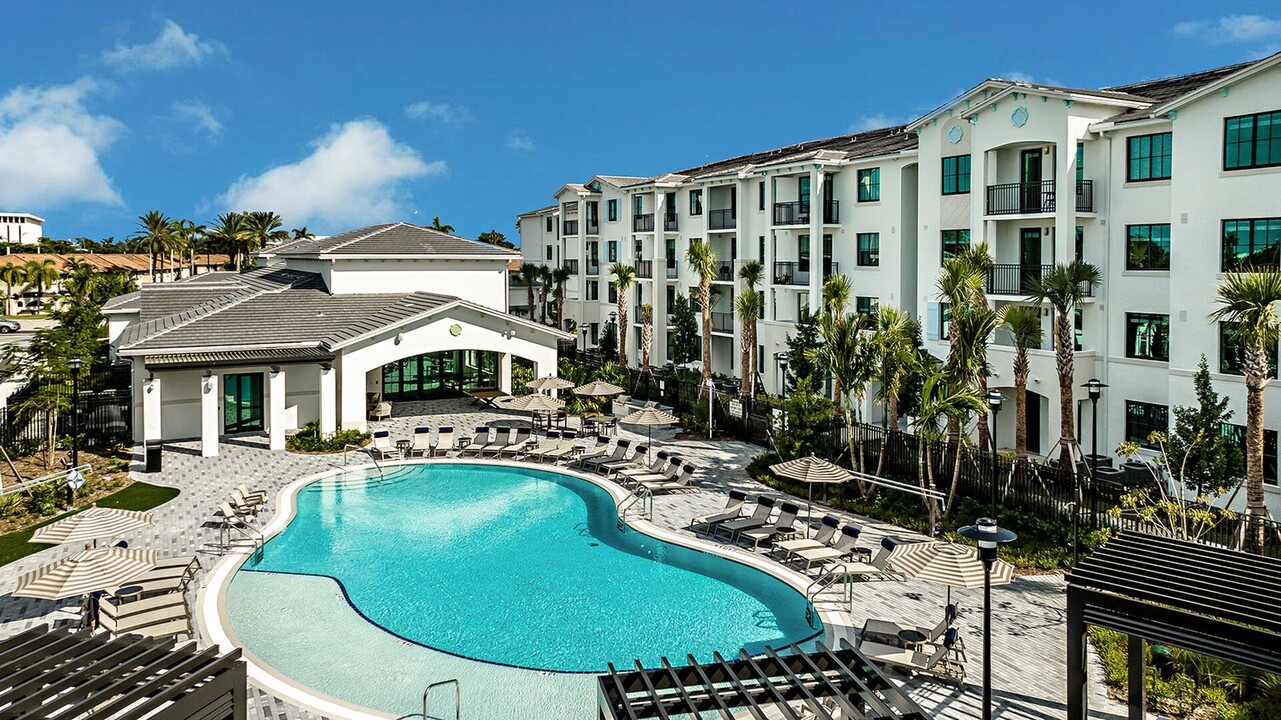 Casero Apartments in Doral, FL - Foto de edificio