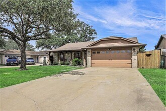 2512 Village Cir Dr in Katy, TX - Building Photo - Building Photo