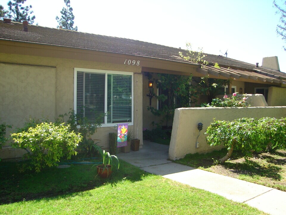 1098 Glenbridge Cir in Westlake Village, CA - Building Photo