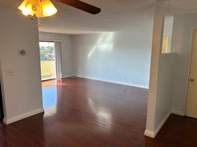 5000 S Centinela Ave, Unit 221 in Los Angeles, CA - Building Photo - Building Photo