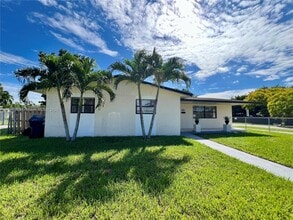 11950 SW 199th St in Miami, FL - Building Photo - Building Photo