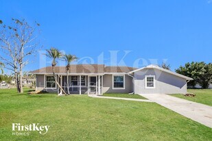 112 Stafford Pl in Lehigh Acres, FL - Building Photo