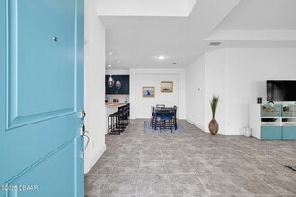 913 Bama Breeze Dr in Daytona Beach, FL - Foto de edificio - Building Photo