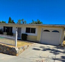 4217 Thomas St in Oceanside, CA - Building Photo