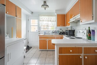 7415 Des Ormeaux Av in Montréal, QC - Building Photo - Interior Photo