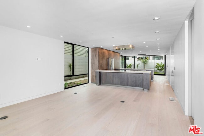 2714 Highland Ave in Santa Monica, CA - Building Photo - Building Photo