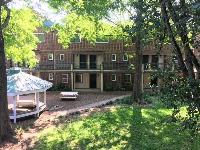 211 Church St in Chapel Hill, NC - Building Photo - Building Photo