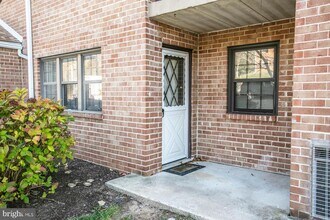 154 Woodstream Dr in Norristown, PA - Building Photo - Building Photo