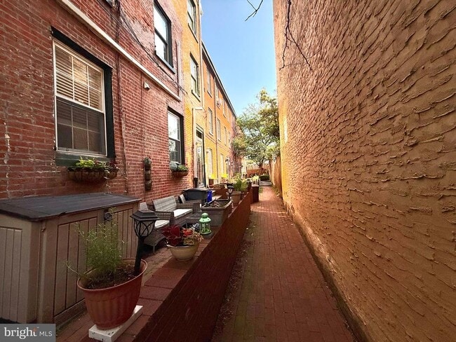 212 Carpenter St in Philadelphia, PA - Building Photo - Building Photo