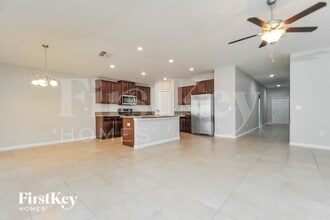 256 Cascade Bend Dr in Ruskin, FL - Foto de edificio - Building Photo