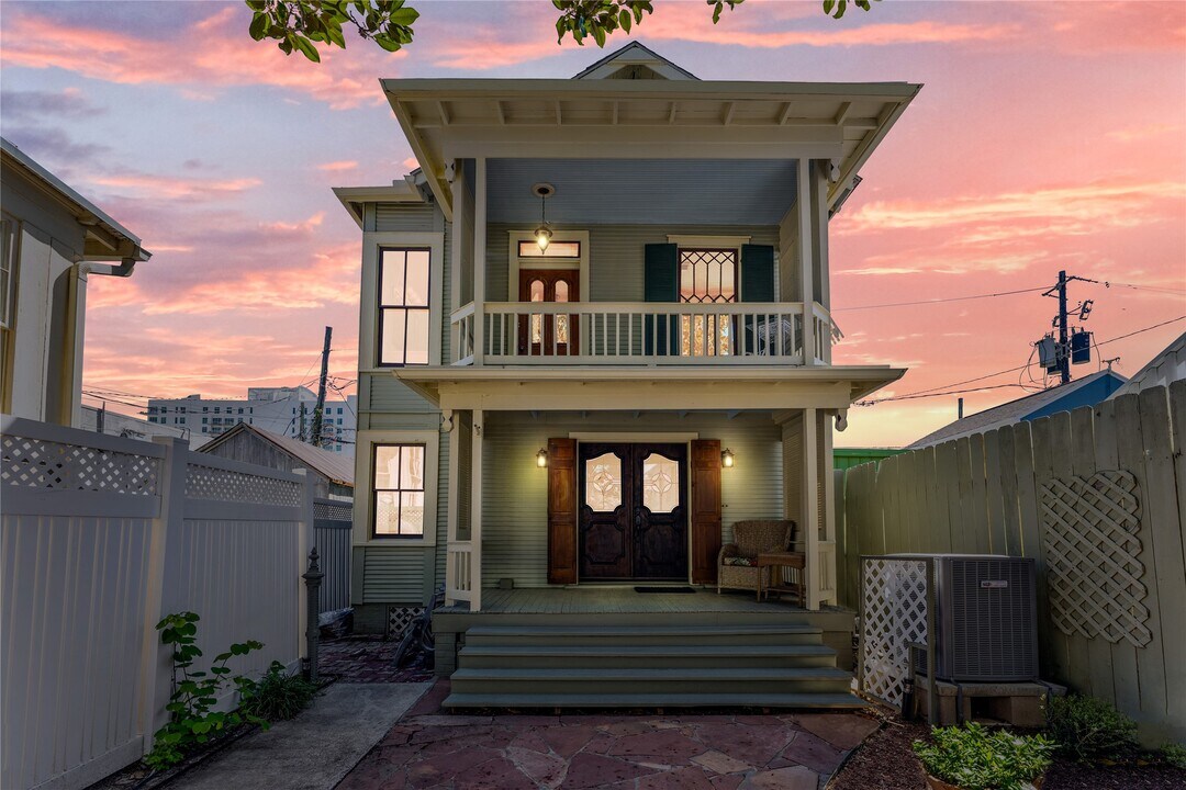 611 Church St in Galveston, TX - Building Photo