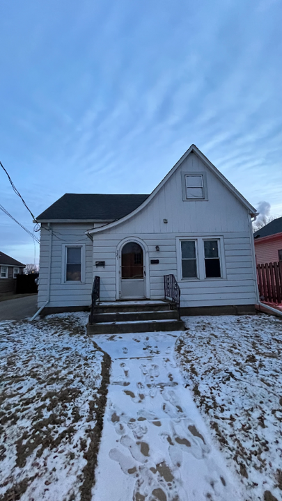 321 6th St in Menasha, WI - Building Photo