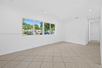 2444 Plunkett St in Hollywood, FL - Foto de edificio - Building Photo