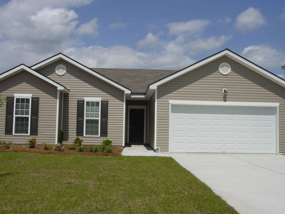 12 Invierno Lake Dr in Savannah, GA - Building Photo