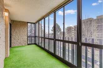 14102 E Linvale Pl, Unit 302 in Denver, CO - Foto de edificio - Building Photo