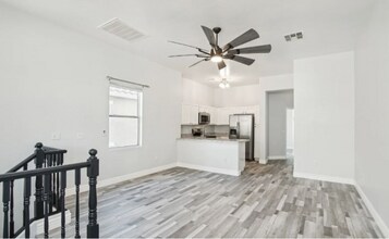 9233 E Neville Ave in Mesa, AZ - Foto de edificio - Building Photo