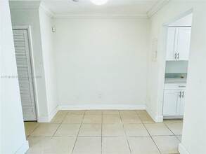 35 Edgewater Dr, Unit 103 in Coral Gables, FL - Building Photo - Building Photo