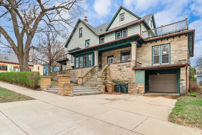 property at 952 Jenifer St