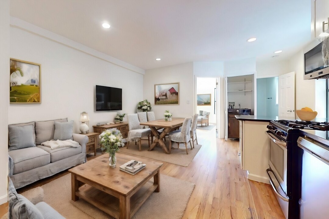 103 Thayer St in New York, NY - Building Photo