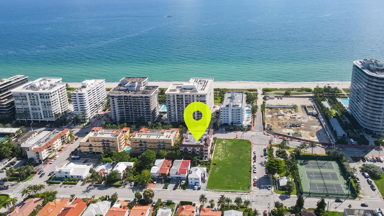 8816 Collins Ave, Unit 104 in Surfside, FL - Foto de edificio