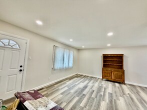 3346 Bernice Rd in Lansing, IL - Building Photo - Building Photo