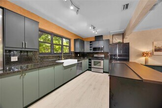 7600 NE 7th Ave in Miami, FL - Building Photo - Building Photo