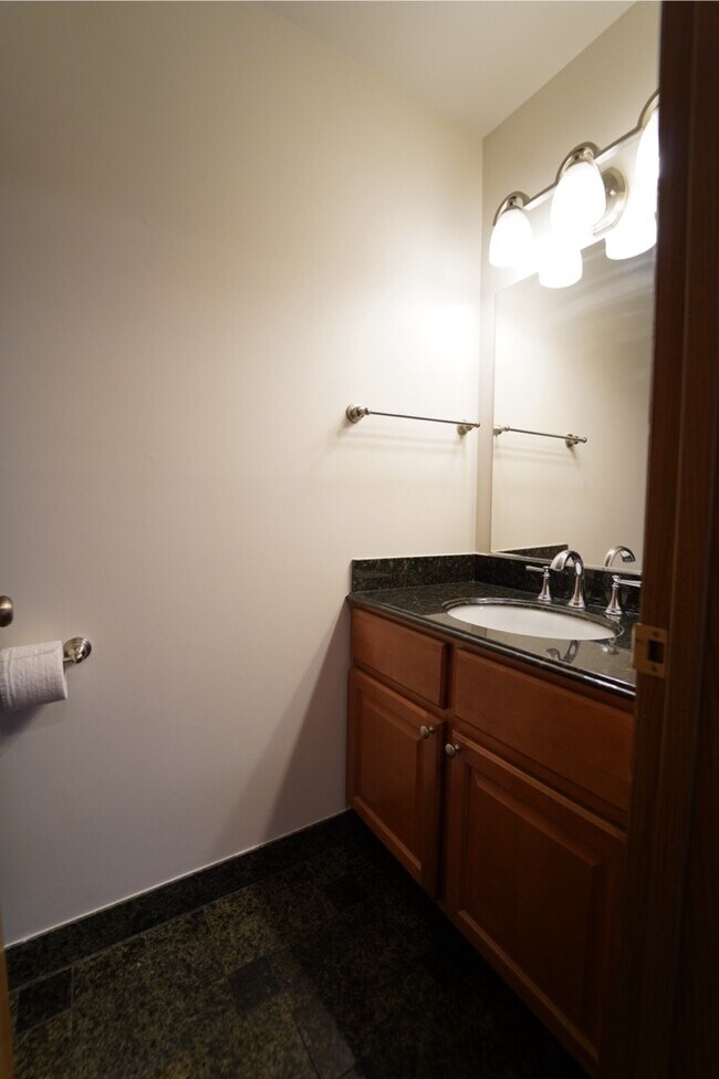 131 Kristin Cir in Schaumburg, IL - Building Photo - Building Photo