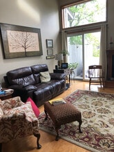 61 Midlake Cir in East Syracuse, NY - Foto de edificio - Building Photo