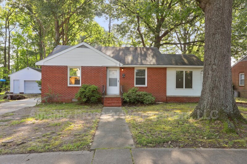 12 Northampton Dr in Hampton, VA - Building Photo