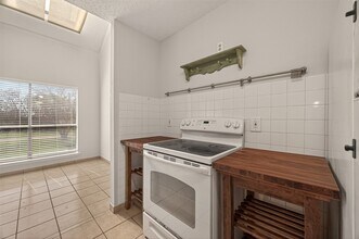 8483 Sands Point Dr in Houston, TX - Building Photo - Building Photo