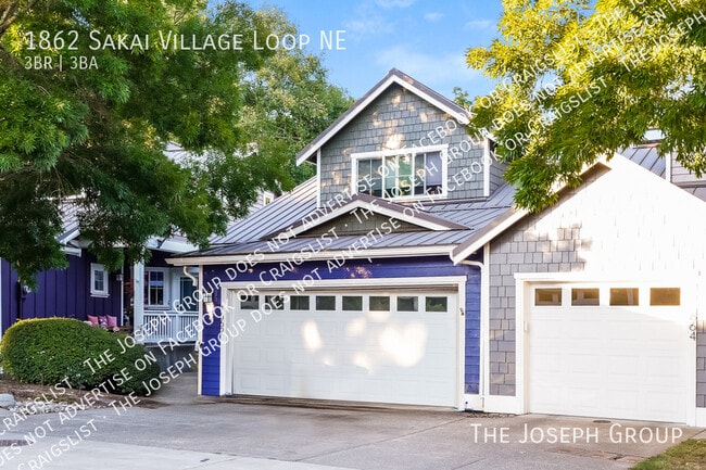 1862 Sakai Village Loop in Bainbridge Island, WA - Foto de edificio - Building Photo