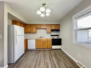 3910-3912 Camelot Dr SE in Grand Rapids, MI - Building Photo - Building Photo