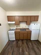 8111 W Lincoln Ave, Unit 6 in West Allis, WI - Building Photo - Building Photo