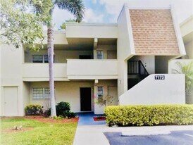7173 W Country Club Dr N in Sarasota, FL - Building Photo