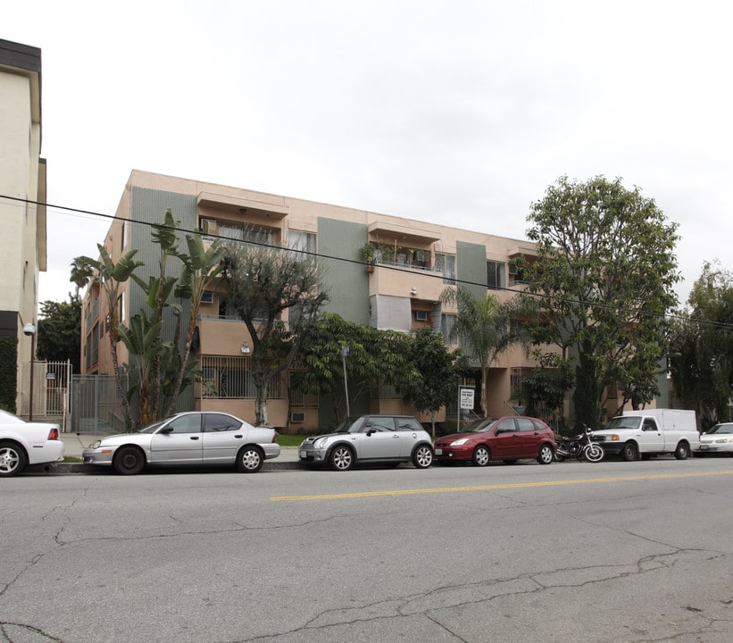 Hallmart apartments in Los Angeles, CA - Building Photo