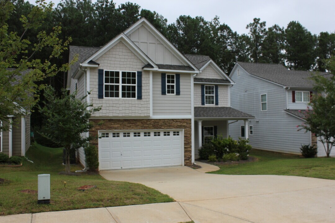 19 Black Diamond Dr in Fairburn, GA - Building Photo