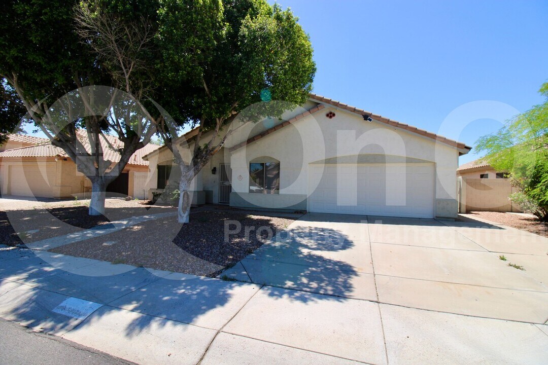511 E Pinto Dr in Gilbert, AZ - Foto de edificio