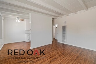 12032 Elmcroft Ave in Norwalk, CA - Foto de edificio - Building Photo