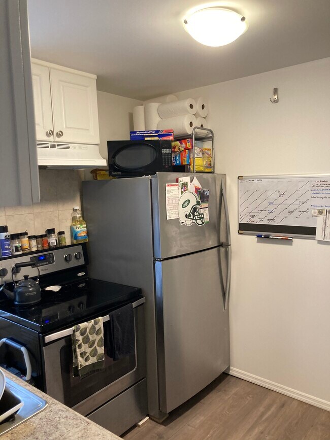 483 New York Ave Apartments and Nearby Huntington Apartments For Rent