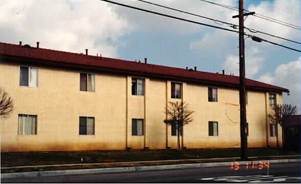 Merrill Apartments in Rialto, CA - Building Photo - Building Photo